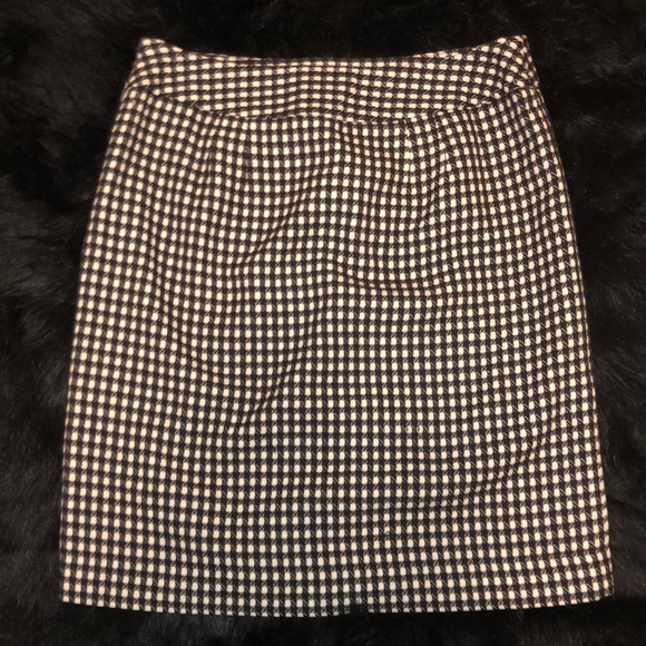 Ann Taylor houndstooth skirt 🌟 - Picture 5 of 6